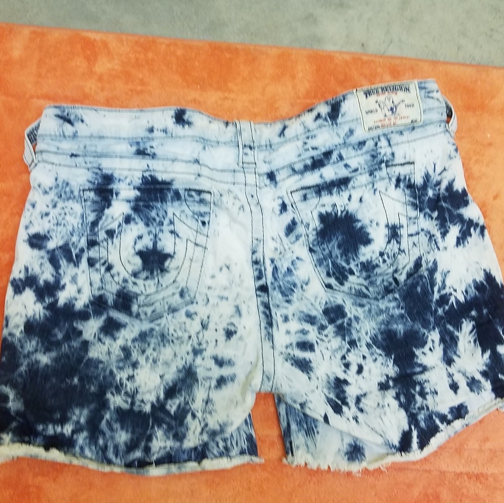 True Religion Shorts - Picture 2 of 5